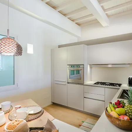 Appartamento Casa Cachi 2, Modern Spacious 2 Bedrooms With Terrace And Elevator Lucca